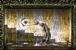 Anna Balandina: New Year shop window fairy like a Christmas tree 