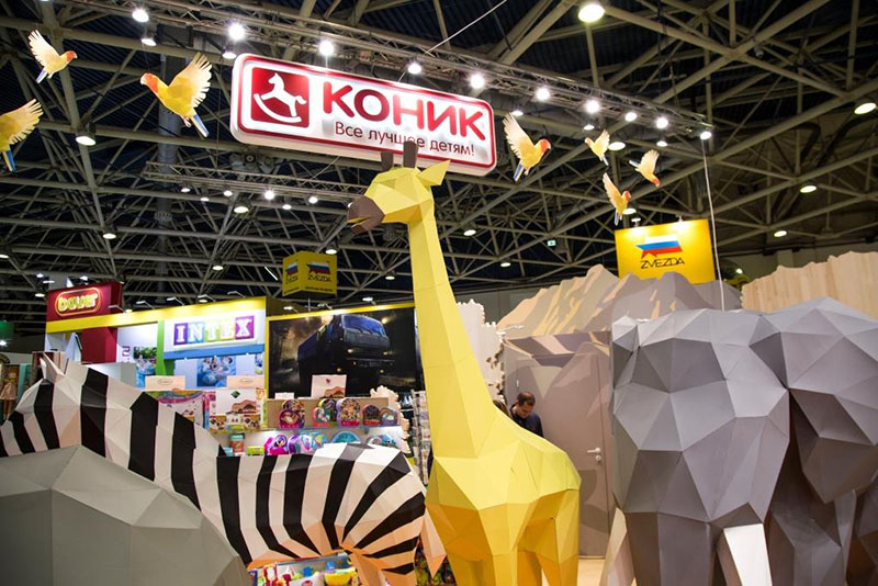 Konik: safari, pirates, and fashion accessories